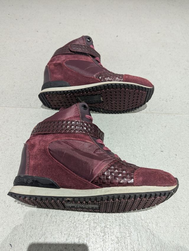 Deportivas granate/burdeos con cuña