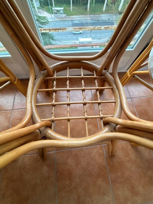 Conjunto de mesa y dos sillas