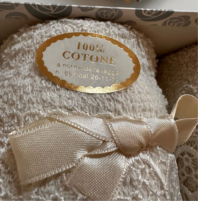 Asciugamani pizzo e cristalli