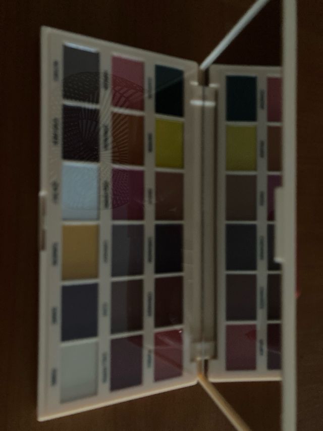 3 paletas de maquillaje