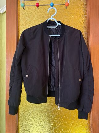 Bomber negra Stradivarius