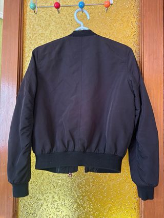 Bomber negra Stradivarius