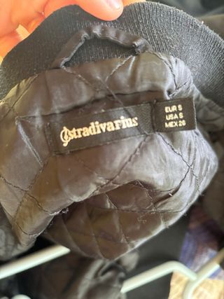 Bomber negra Stradivarius