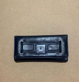 Cartera de piel negra 