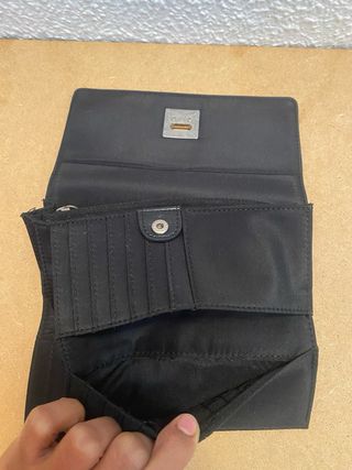 Cartera de piel negra 