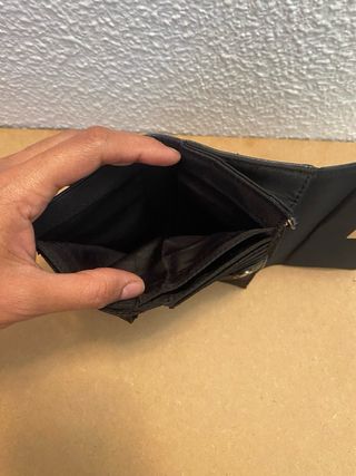 Cartera de piel negra 