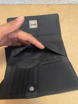 Cartera de piel negra 