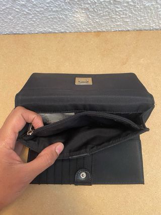Cartera de piel negra 