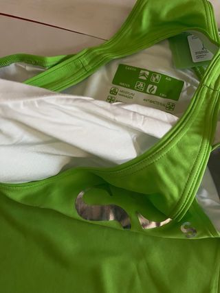 Camiseta verde de mujer, Hugo Boss, sin estrenar.