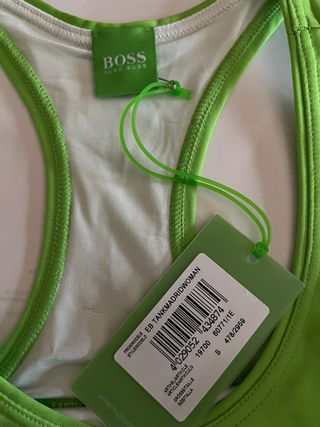 Camiseta verde de mujer, Hugo Boss, sin estrenar.