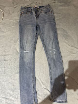 Pantalon levis 