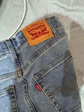Pantalon levis 