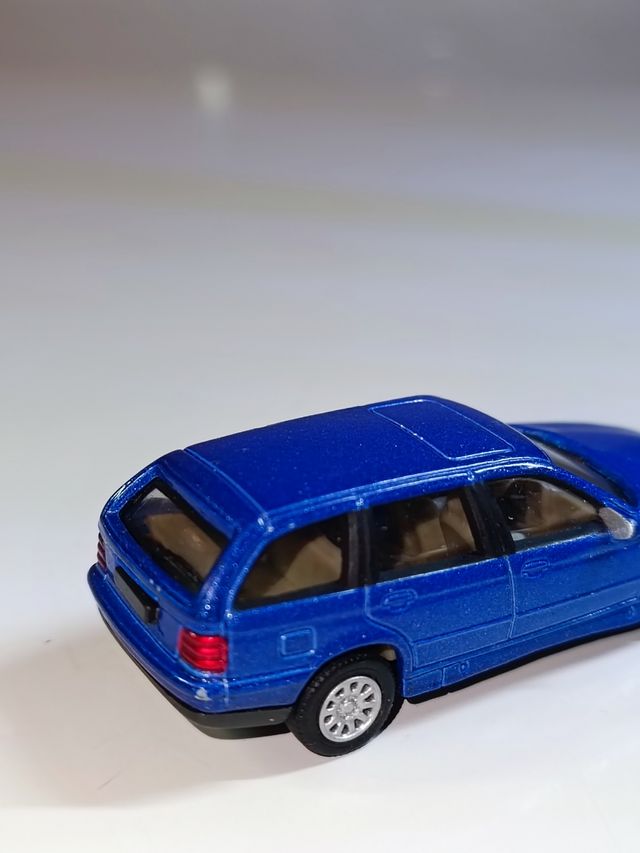BMW 325i TOURING HONGWELL 1/72