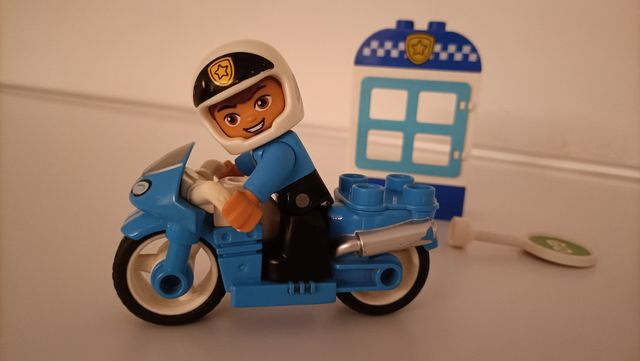 Duplo Moto de policía 10900