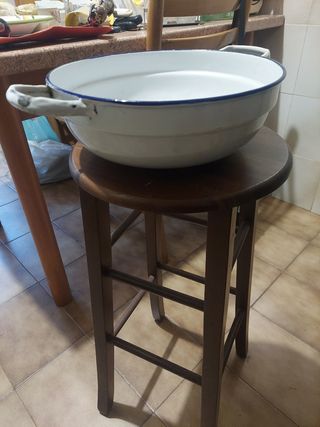 Vacile con manici in metallo laccata