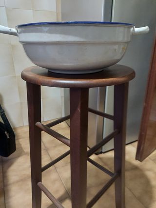 Vacile con manici in metallo laccata