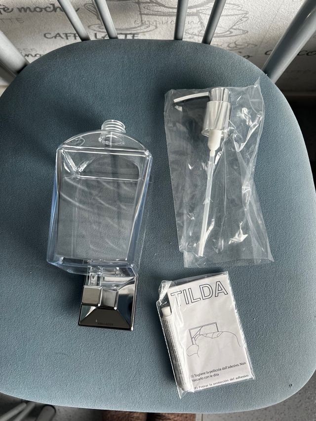 Porta jabón adhesivo