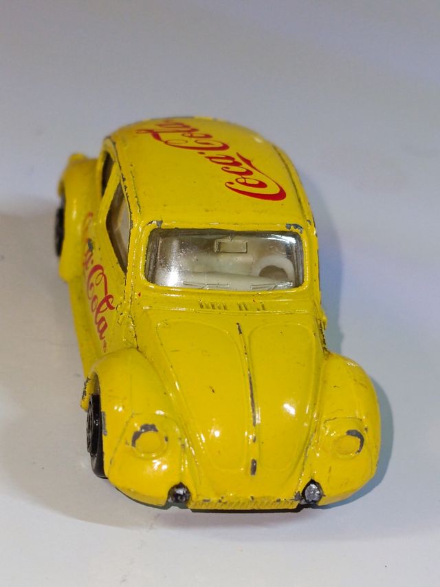 VOLKSWAGEN ESCARABAJO 1300 1/64 EDOCAR