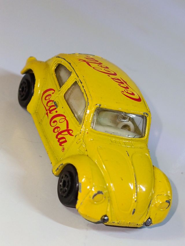 VOLKSWAGEN ESCARABAJO 1300 1/64 EDOCAR
