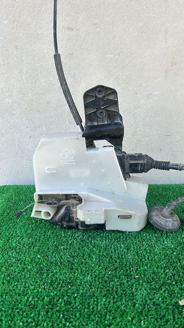 serratura anteriore destra golf 4