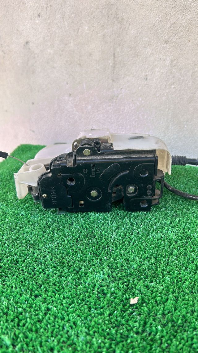 serratura anteriore destra golf 4