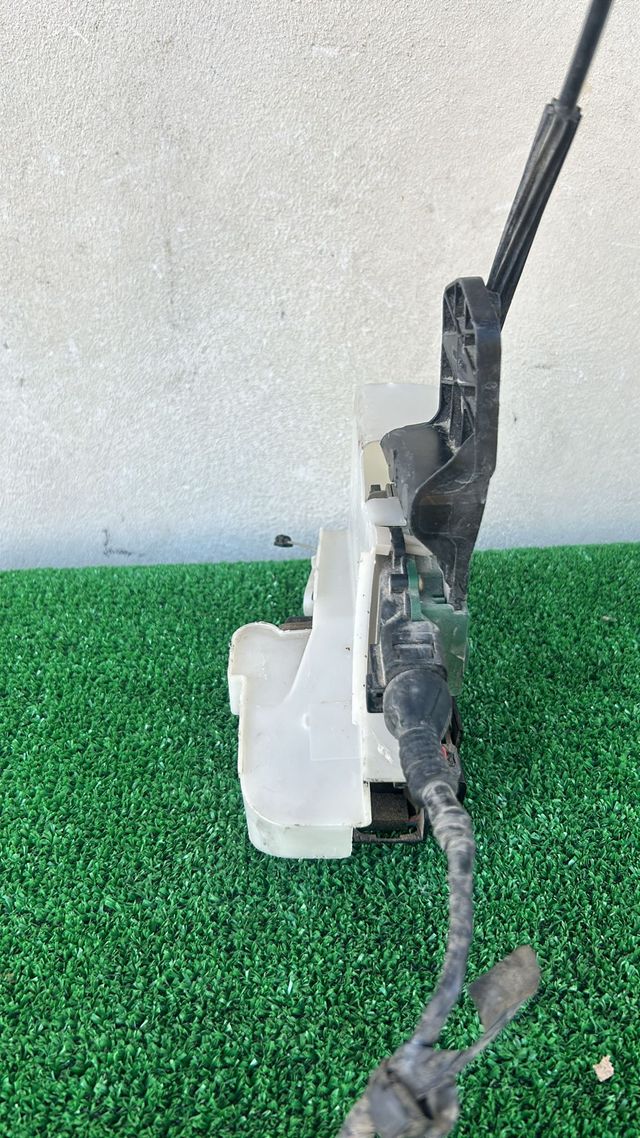 serratura anteriore destra golf 4