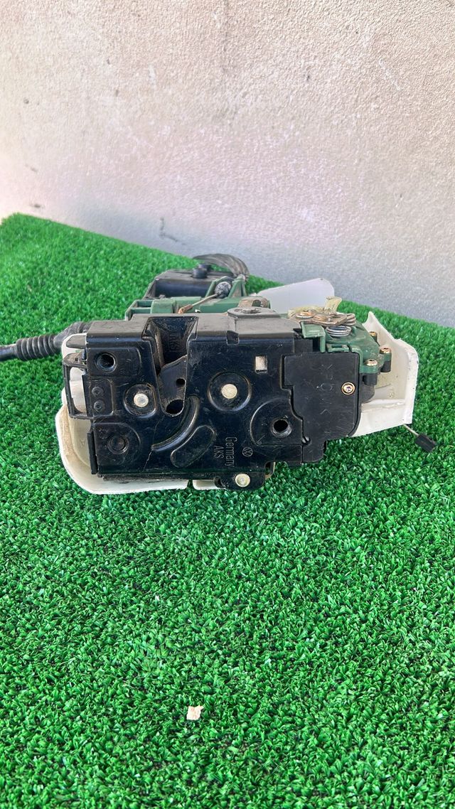 serratura anteriore destra golf 4