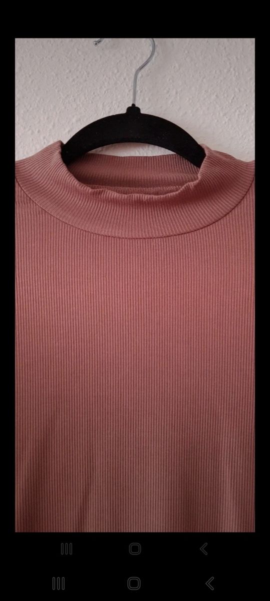 Blusa con manga transparente de lunares