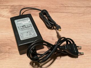 Cargador de portátil Sony 12V