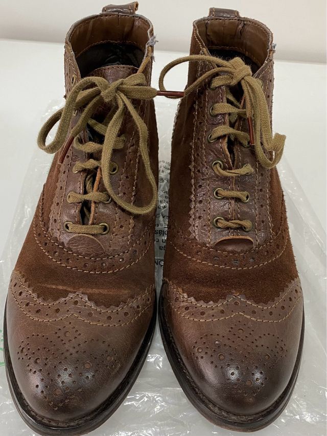 Botines cordones picados Pull&Bear. Talla 38