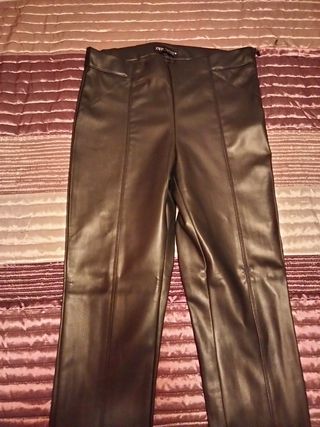Pantalón negro polipiel