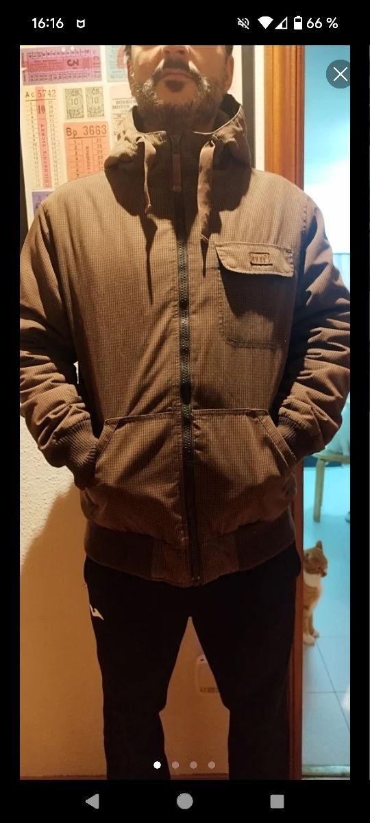 Chaqueta con capucha