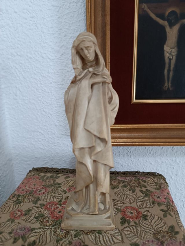 Virgen talla antigua estatua