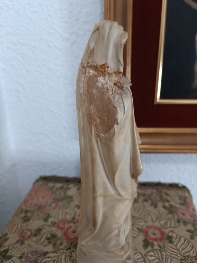 Virgen talla antigua estatua