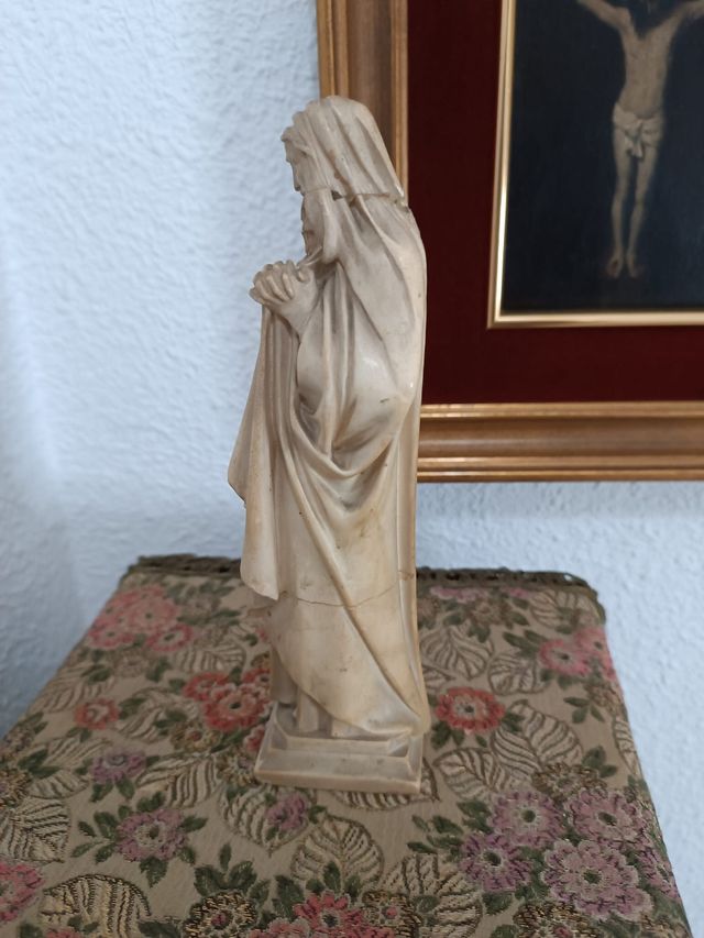 Virgen talla antigua estatua