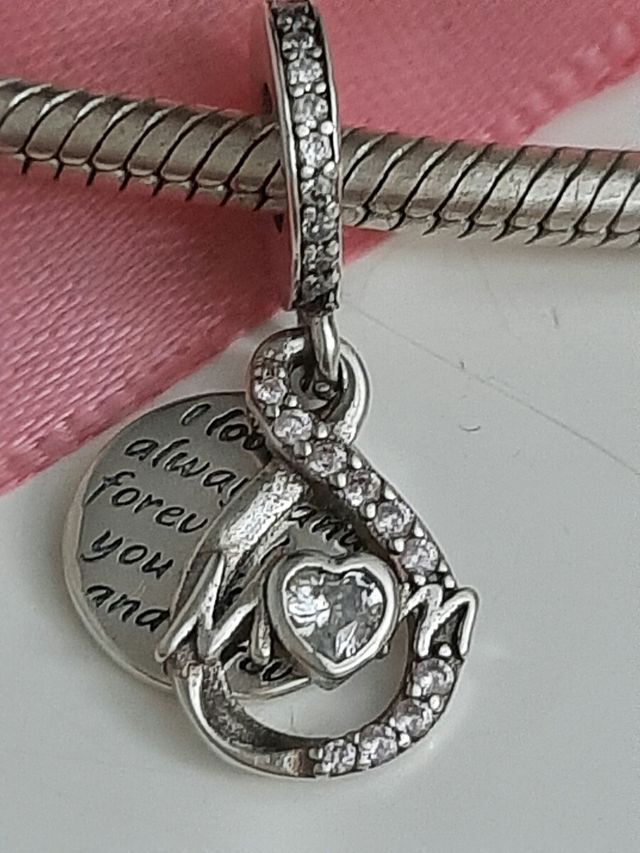 Charm Mom en plata de ley S 925.