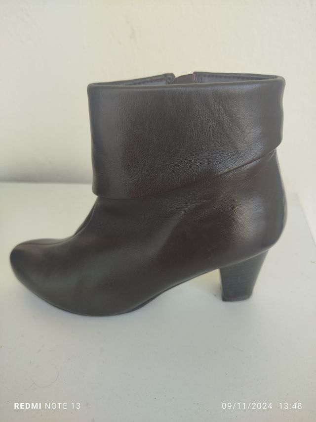 Botas marrones oscuras con tacón