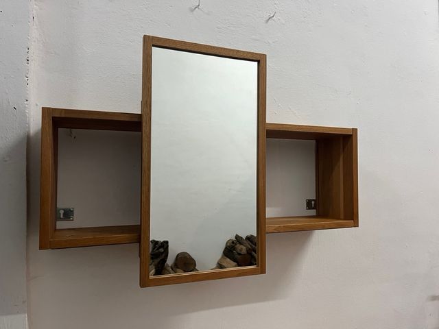 Mueble de bañoy estanteria y toallero