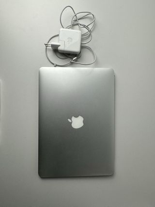 Macbook Air 13 i5 4GB RAM SSD 256GB