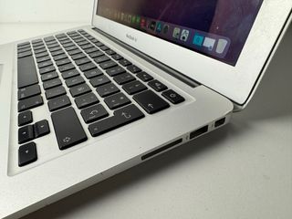 Macbook Air 13 i5 4GB RAM SSD 256GB