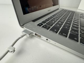 Macbook Air 13 i5 4GB RAM SSD 256GB