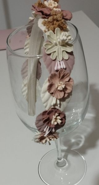 Diadema con flores comunión fiesta más enmi perfil