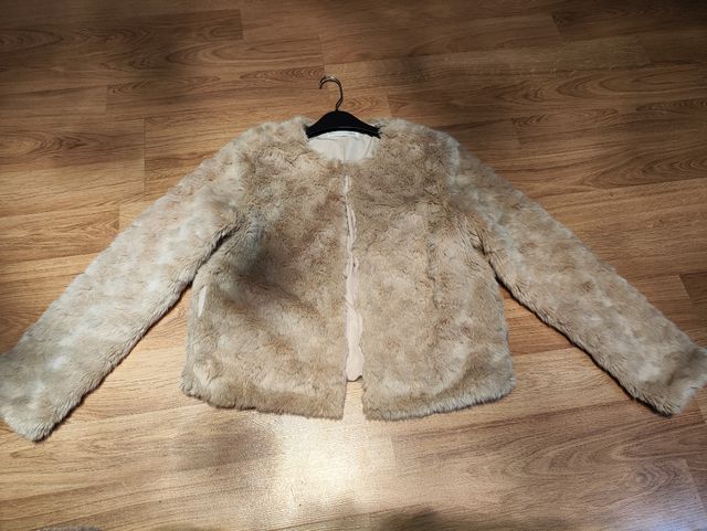 Cazadora de pelo rizo beig