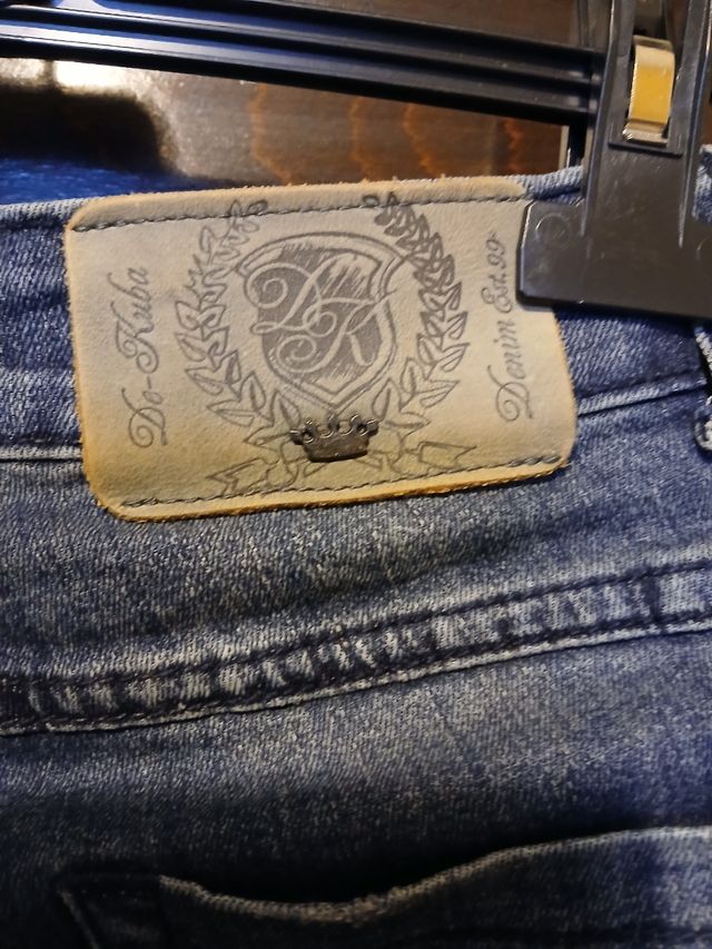 Jeans  blu con cuciture sul davanti