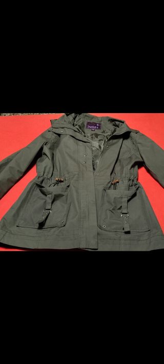Parka de color marrón chocolate. M.