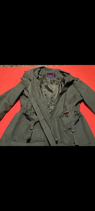 Parka de color marrón chocolate. M.