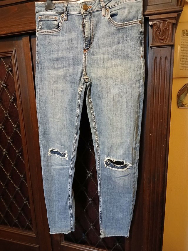 Jeans donna blu con strappi