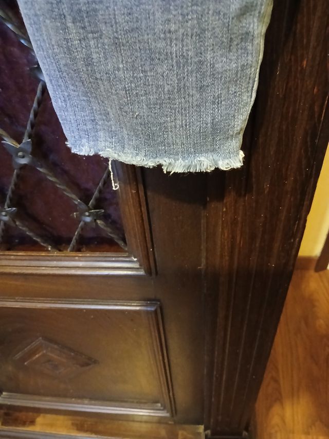 Jeans donna blu con strappi