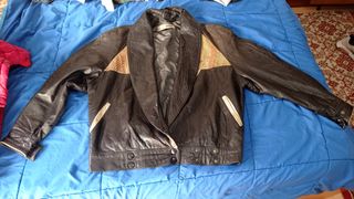 Chaqueta de cuero y piel de serpiente 