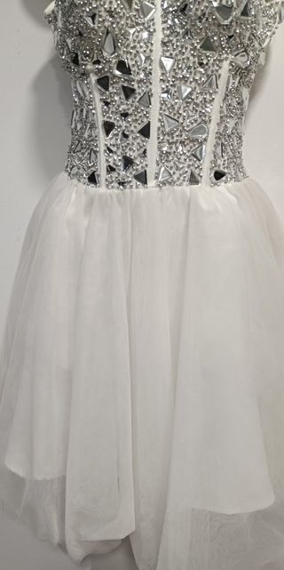 Vestido con corsé y tul 